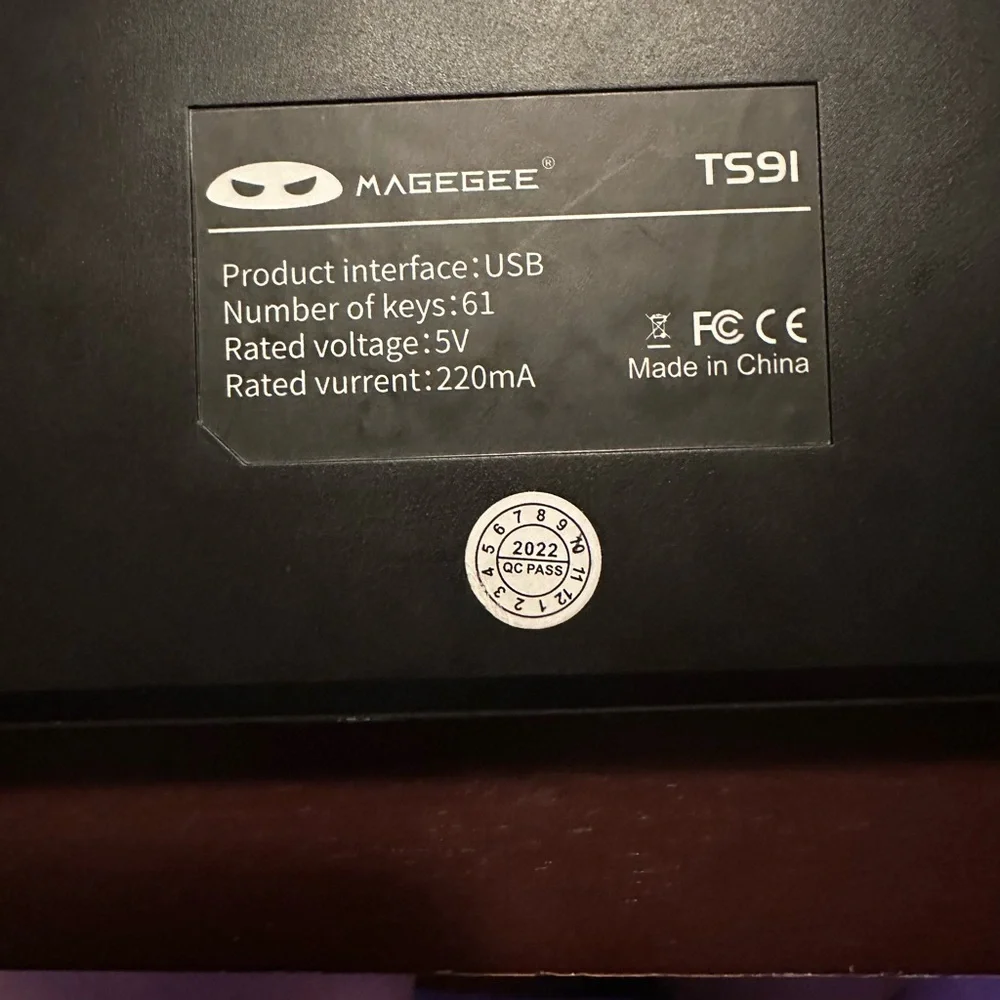 LED Computer Keyboard - Picture 2 of 2